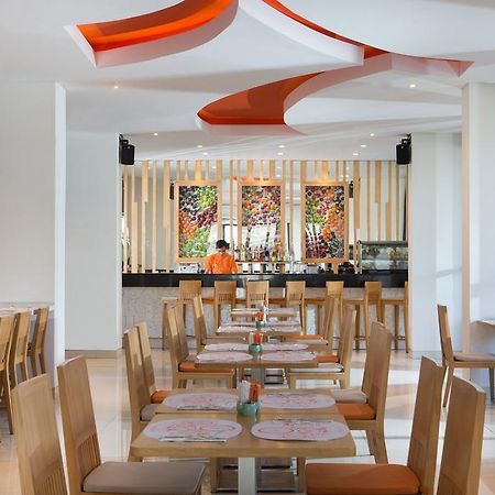 Harris Hotel Raya 庫塔 外观 照片