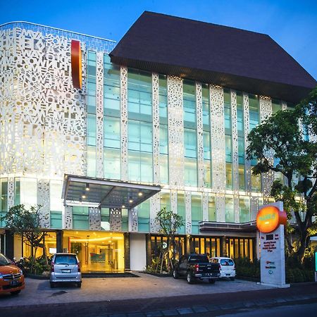 Harris Hotel Raya 庫塔 外观 照片