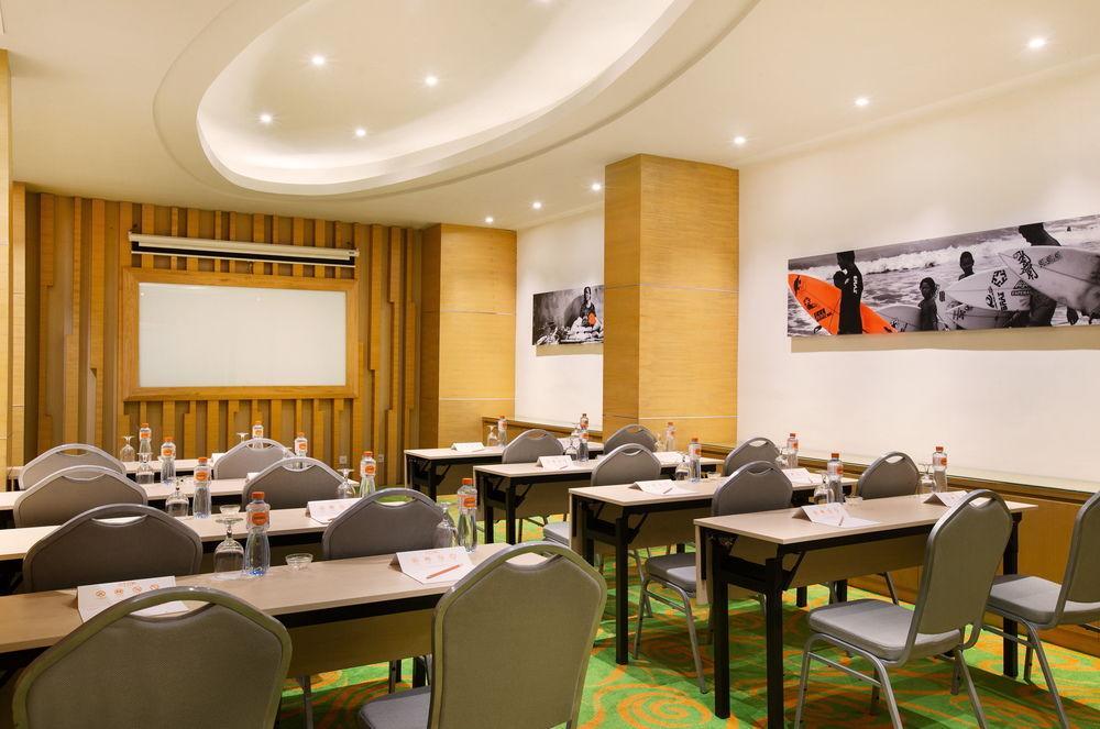 Harris Hotel Raya 庫塔 外观 照片
