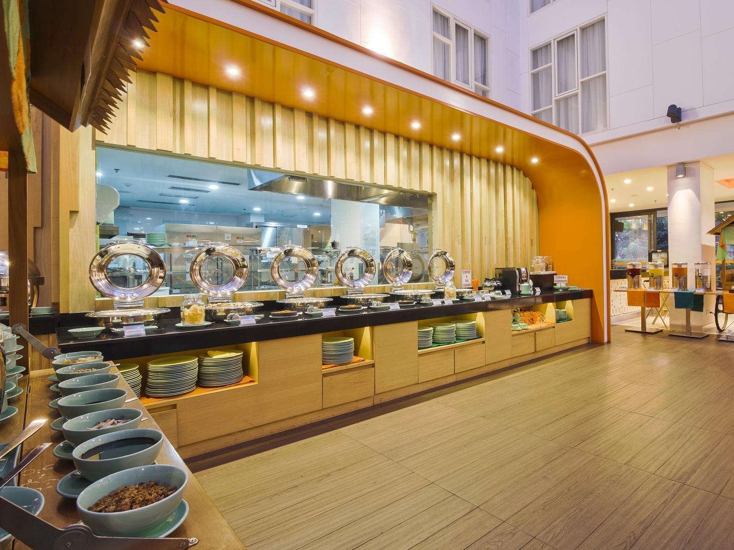 Harris Hotel Raya 庫塔 外观 照片