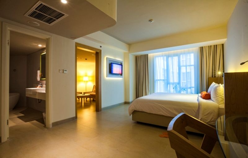 Harris Hotel Raya 庫塔 外观 照片