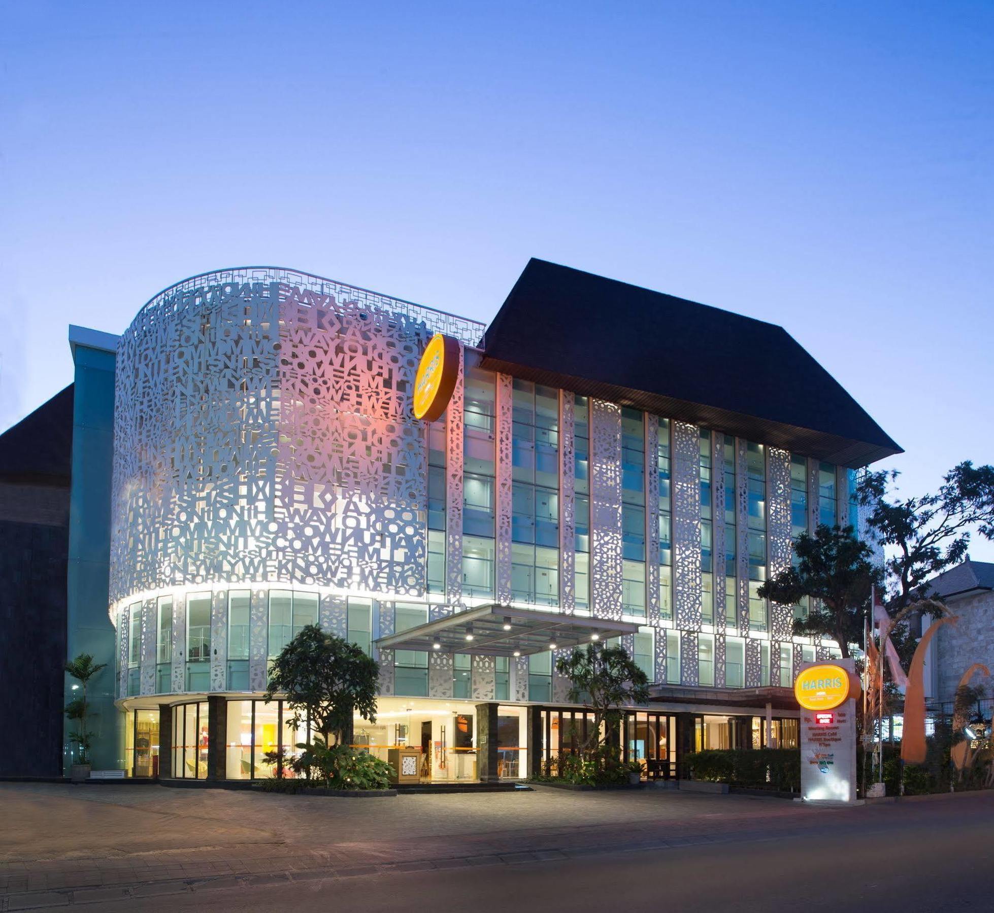 Harris Hotel Raya 庫塔 外观 照片