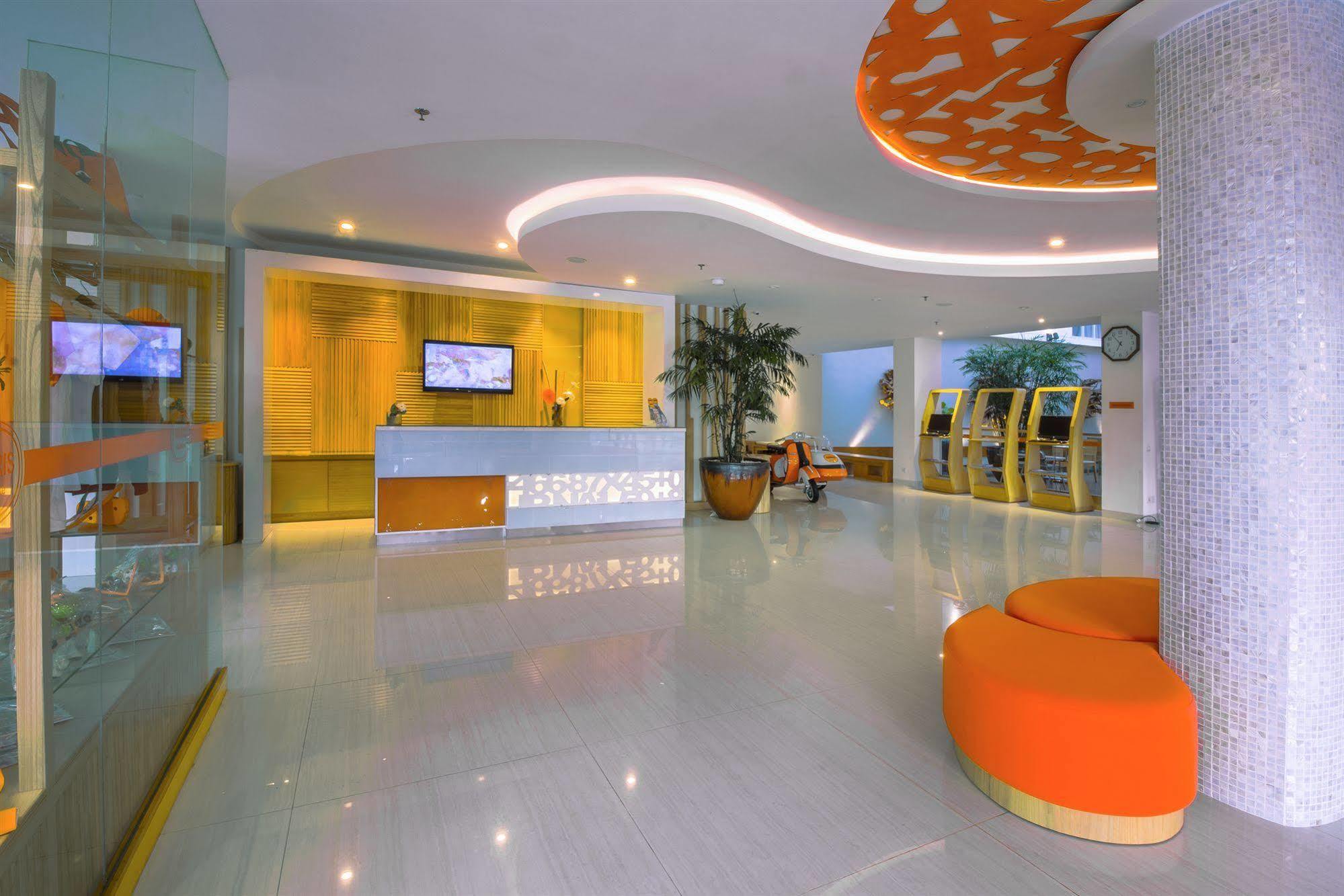 Harris Hotel Raya 庫塔 外观 照片