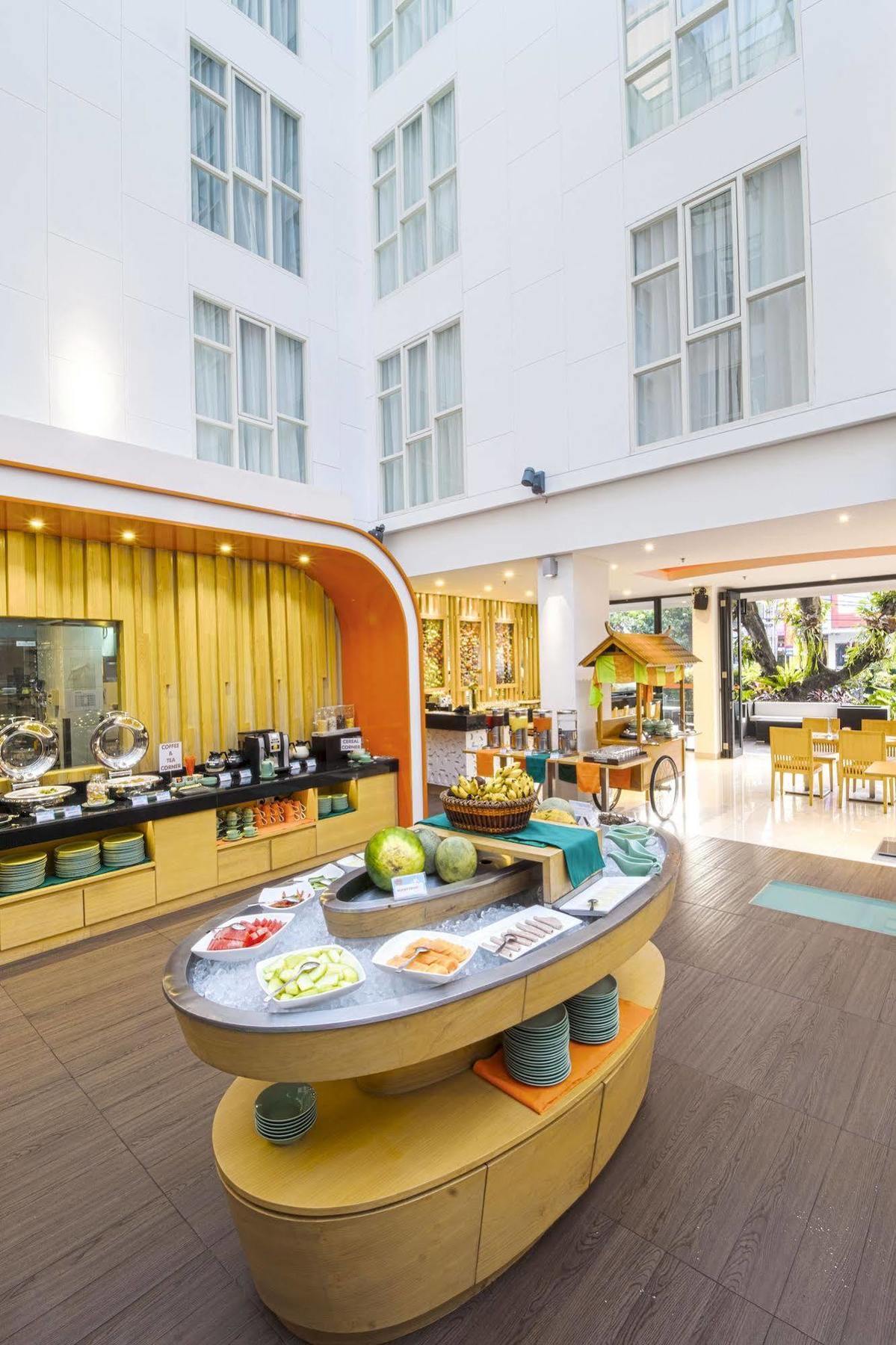 Harris Hotel Raya 庫塔 外观 照片