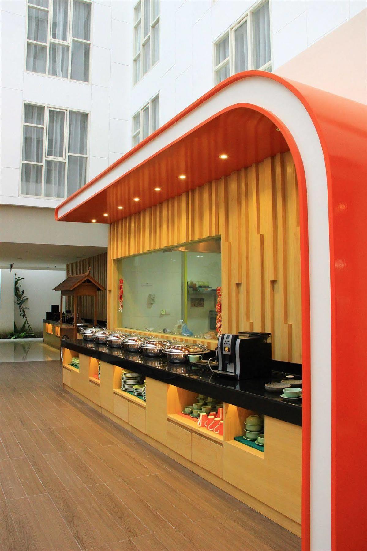 Harris Hotel Raya 庫塔 外观 照片