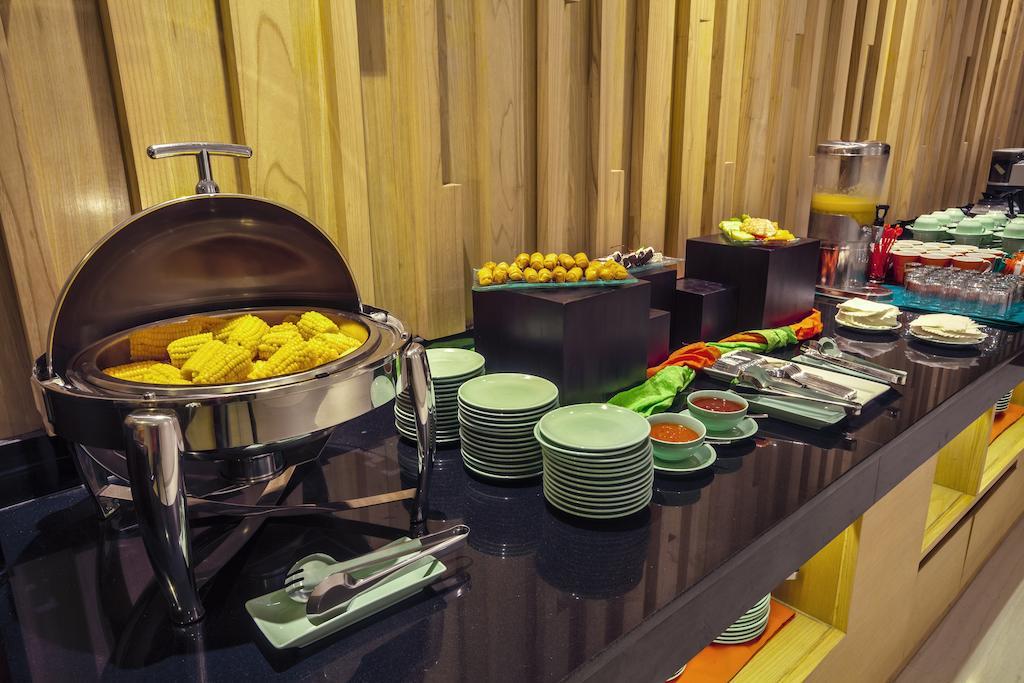 Harris Hotel Raya 庫塔 外观 照片