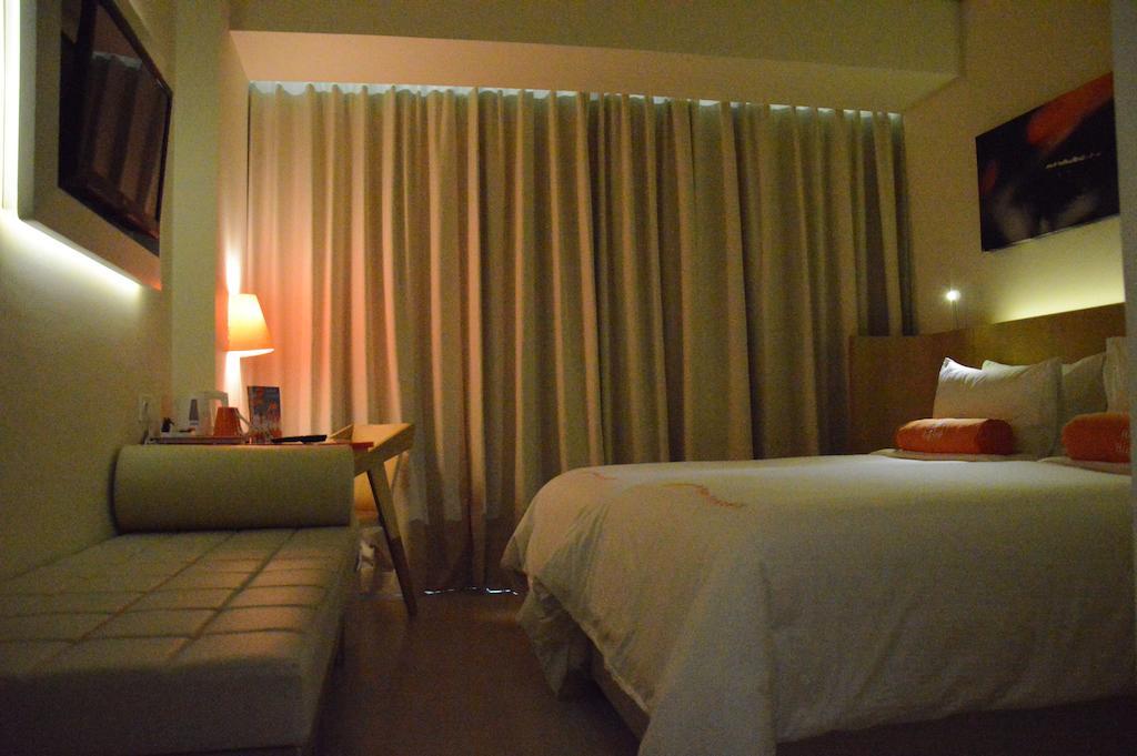 Harris Hotel Raya 庫塔 外观 照片
