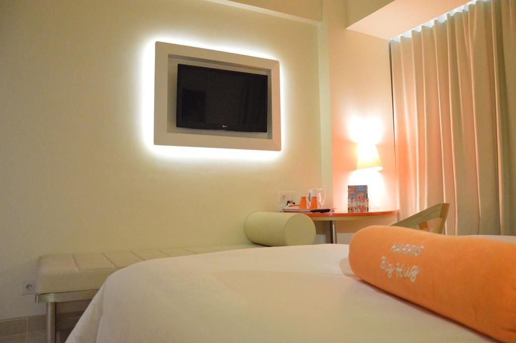 Harris Hotel Raya 庫塔 外观 照片